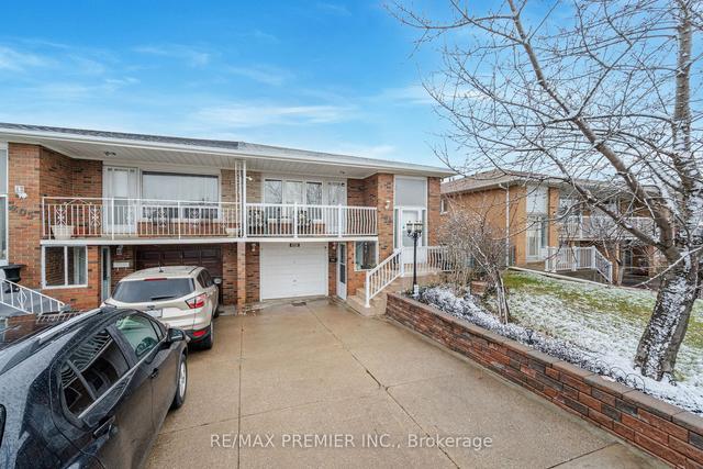 203 Cabana Dr, House semidetached with 3 bedrooms, 2 bathrooms and 3 parking in Toronto ON | Image 12