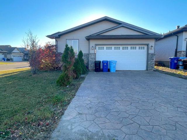 138 Peyton Way, House detached with 6 bedrooms, 3 bathrooms and 4 parking in Wood Buffalo AB | Image 1