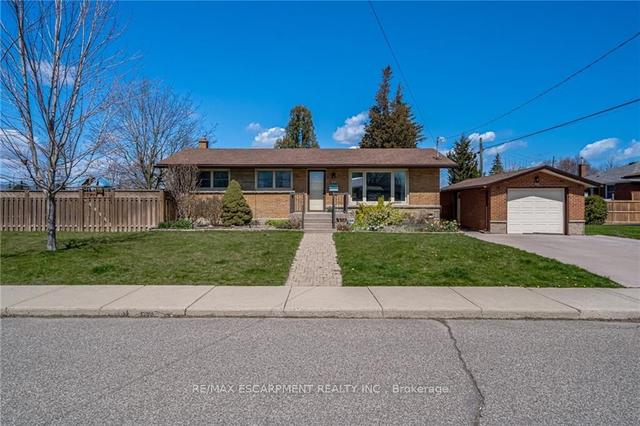 79 Sandalwood Ave, House detached with 4 bedrooms, 2 bathrooms and 5 parking in Hamilton ON | Image 1