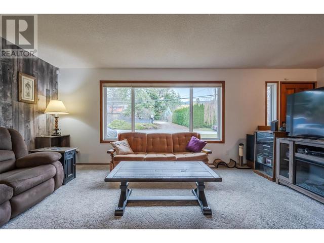 3305 8th Street, House detached with 3 bedrooms, 1 bathrooms and 5 parking in Okanagan Similkameen E BC | Image 7