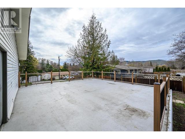 11901 Kalamalka Road, House detached with 5 bedrooms, 2 bathrooms and 2 parking in Coldstream BC | Image 16