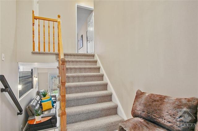 15 Windbrook Crescent, House detached with 4 bedrooms, 3 bathrooms and 4 parking in Ottawa ON | Image 3