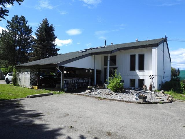 3745 Highway 97a, House detached with 3 bedrooms, 2 bathrooms and 12 parking in Spallumcheen BC | Card Image