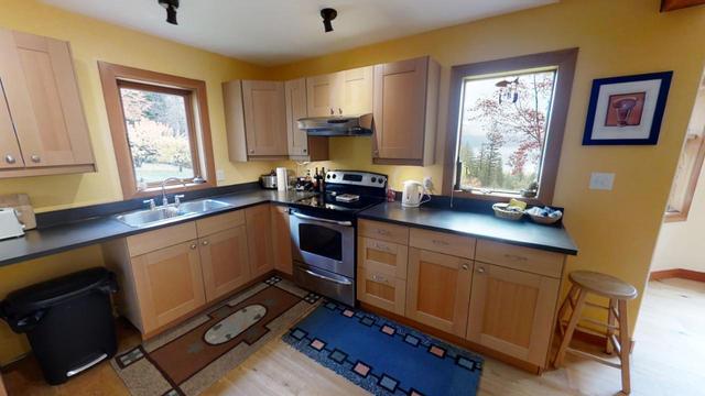 2355 Hamilton Drive, House detached with 3 bedrooms, 2 bathrooms and 6 parking in Central Kootenay E BC | Image 39
