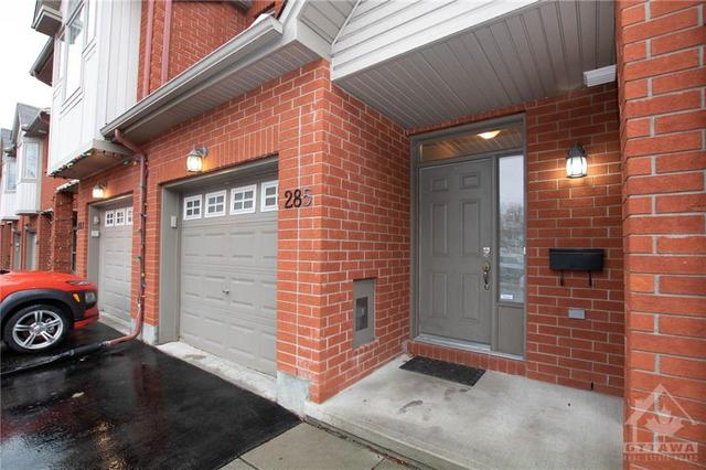 285 Meilleur Private, Townhouse with 3 bedrooms, 3 bathrooms and 2 parking in Ottawa ON | Image 2