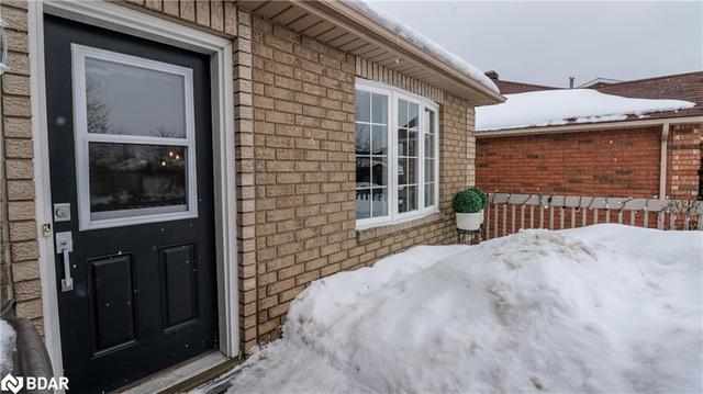 14 Canary Reed Court, House detached with 4 bedrooms, 2 bathrooms and 5 parking in Barrie ON | Image 3