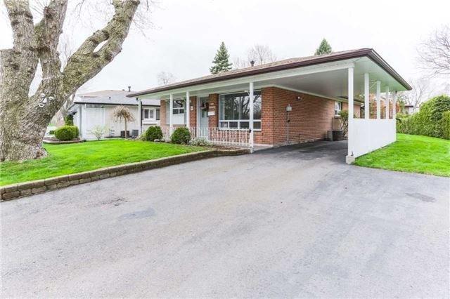 52 Duncan Bull Dr, House detached with 3 bedrooms, 2 bathrooms and 2 parking in Brampton ON | Image 2
