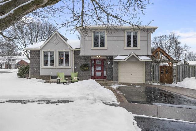 11 Lorraine Crt, House detached with 3 bedrooms, 2 bathrooms and 5 parking in Clarington ON | Image 1