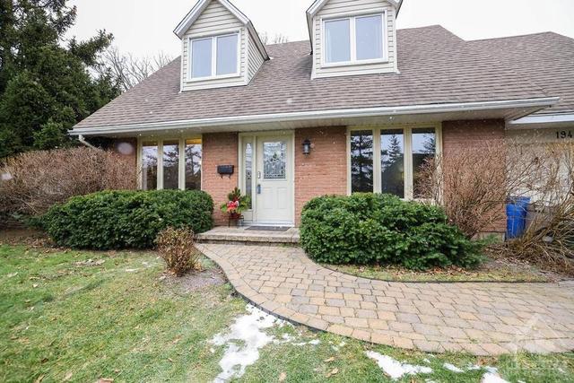 1942 Southampton Court, House detached with 3 bedrooms, 2 bathrooms and 4 parking in Ottawa ON | Image 4