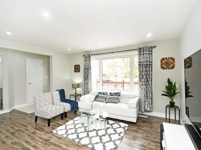 23 Hadrina St, House detached with 3 bedrooms, 3 bathrooms and 6 parking in Brampton ON | Image 3
