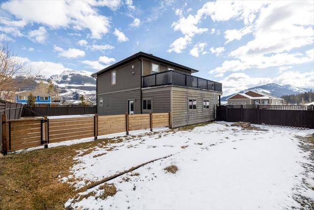 2221 Black Hawk Drive, House detached with 3 bedrooms, 2 bathrooms and 4 parking in Sparwood BC | Image 36
