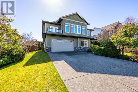 1317 Ocean View Ave, House detached with 4 bedrooms, 3 bathrooms and 4 parking in Comox BC | Card Image