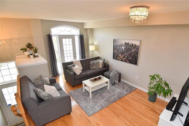 7157 Triumph Lane, House attached with 3 bedrooms, 2 bathrooms and 1 parking in Mississauga ON | Image 6