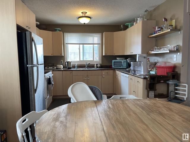 4806 55 Av, House semidetached with 3 bedrooms, 1 bathrooms and null parking in Beaumont AB | Image 4