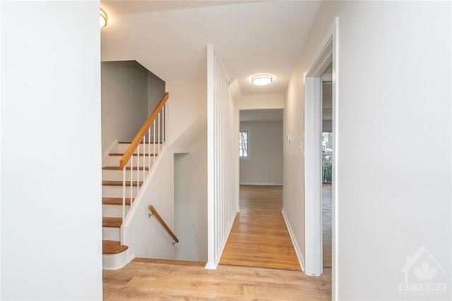 3 Arnold Drive, Townhouse with 3 bedrooms, 2 bathrooms and 1 parking in Ottawa ON | Image 5