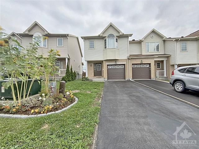 236 Rolling Meadow Crescent, Townhouse with 3 bedrooms, 3 bathrooms and 3 parking in Ottawa ON | Image 3