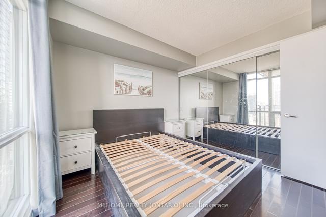 2302 - 11 Brunel Crt, Condo with 1 bedrooms, 1 bathrooms and 1 parking in Toronto ON | Image 11