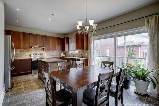 87 Skywood Dr, House detached with 4 bedrooms, 5 bathrooms and 6 parking in Richmond Hill ON | Image 2