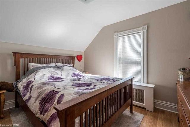11 Carlton St, House detached with 3 bedrooms, 2 bathrooms and 2 parking in St. Catharines ON | Image 20