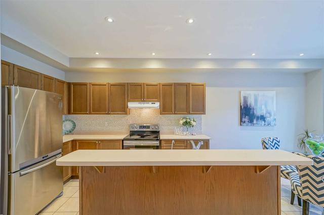 19 Overhold Cres, House detached with 4 bedrooms, 4 bathrooms and 4 parking in Richmond Hill ON | Image 35
