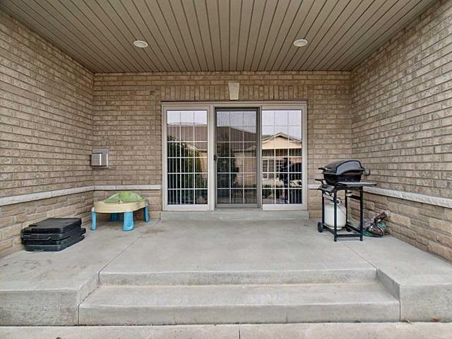 5905 Ballantrae Cres, Townhouse with 2 bedrooms, 2 bathrooms and 4 parking in Windsor ON | Image 6