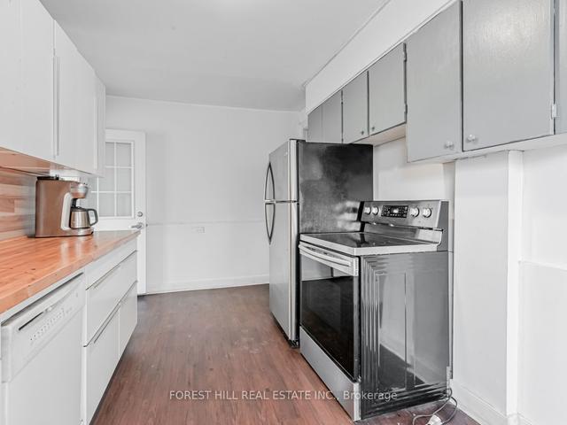 137 Summerhill Ave, House attached with 3 bedrooms, 2 bathrooms and 1 parking in Toronto ON | Image 2