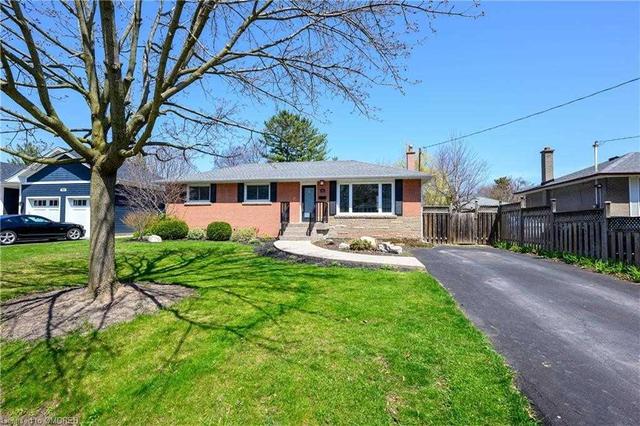 249 Snowden Rd, House detached with 3 bedrooms, 2 bathrooms and 3 parking in Oakville ON | Image 1