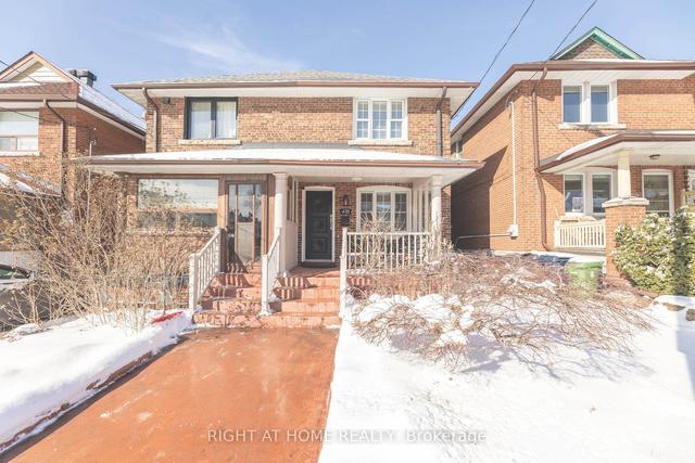 418 Christie St, House semidetached with 2 bedrooms, 2 bathrooms and 2 parking in Toronto ON | Image 1