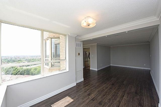 1402 - 30 Malta Ave, Condo with 3 bedrooms, 2 bathrooms and 1 parking in Brampton ON | Image 5