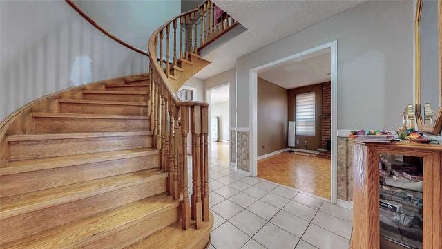 64 Cinrickbar Dr, House detached with 3 bedrooms, 4 bathrooms and 6 parking in Toronto ON | Image 7
