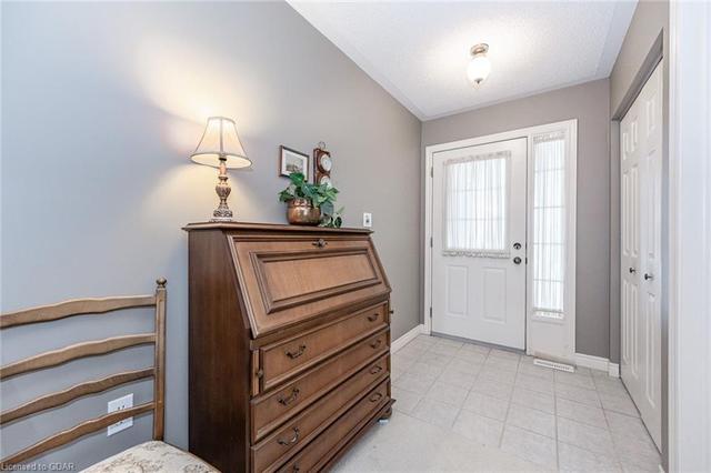 29 Cherry Blossom Circle, House detached with 2 bedrooms, 2 bathrooms and 2 parking in Guelph ON | Image 23