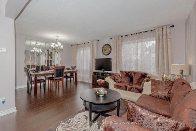 88 Carleton Pl, Townhouse with 4 bedrooms, 3 bathrooms and 2 parking in Brampton ON | Image 3