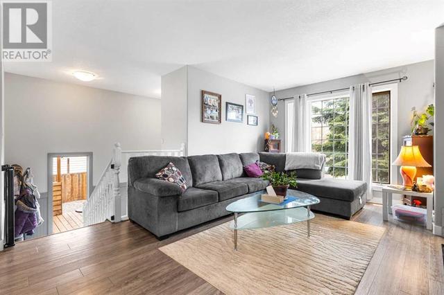 2108 7 Avenue, House detached with 4 bedrooms, 2 bathrooms and 2 parking in Didsbury AB | Image 6