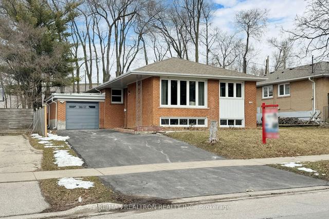 28 Broadlands Blvd, House detached with 3 bedrooms, 2 bathrooms and 5 parking in Toronto ON | Image 1