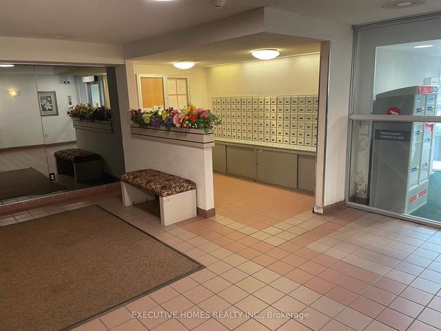 910 - 15 Sewells Rd S, Condo with 2 bedrooms, 1 bathrooms and 1 parking in Toronto ON | Image 9