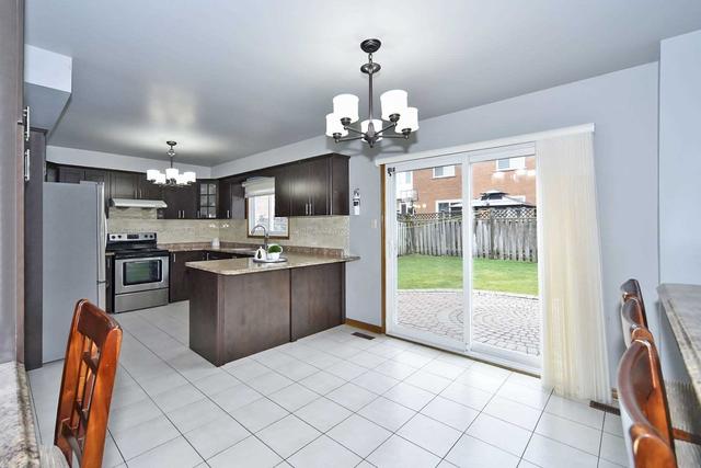 26 Cinrickbar Dr, House detached with 4 bedrooms, 4 bathrooms and 6 parking in Toronto ON | Image 2