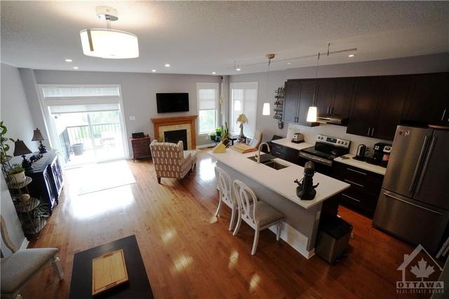 201 Espin Heights, Home with 3 bedrooms, 3 bathrooms and 3 parking in Ottawa ON | Image 9