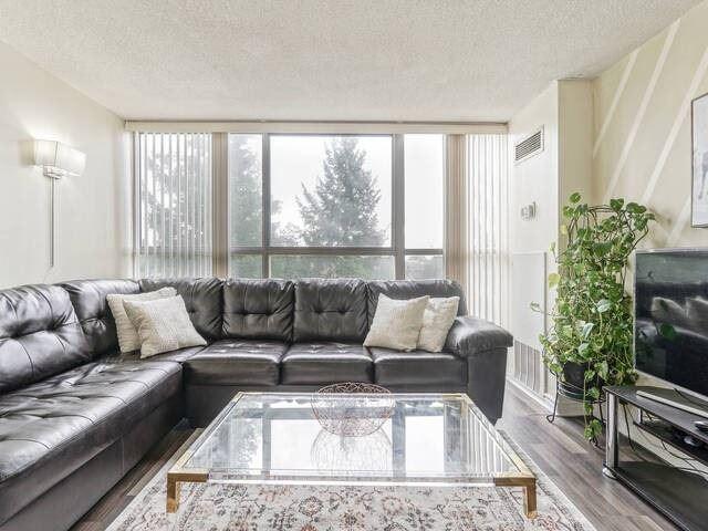 311 - 35 Trailwood Dr, Condo with 2 bedrooms, 2 bathrooms and 1 parking in Mississauga ON | Image 2