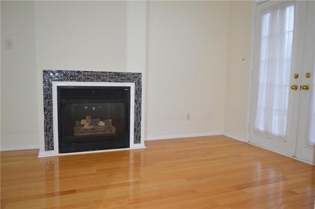 Th # 3 - 7 Dervock Cres, Townhouse with 3 bedrooms, 3 bathrooms and 1 parking in Toronto ON | Image 3