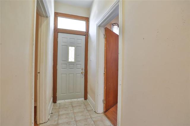 166 Locke Street N, House semidetached with 2 bedrooms, 1 bathrooms and null parking in Hamilton ON | Image 15