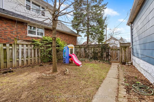 88 York St, House detached with 3 bedrooms, 1 bathrooms and 2 parking in St. Catharines ON | Image 8
