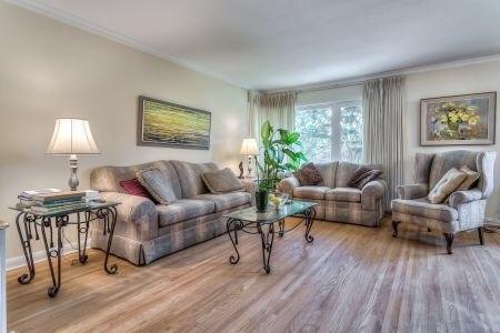 10 Tinder Cres, House detached with 4 bedrooms, 2 bathrooms and 3 parking in Toronto ON | Image 8