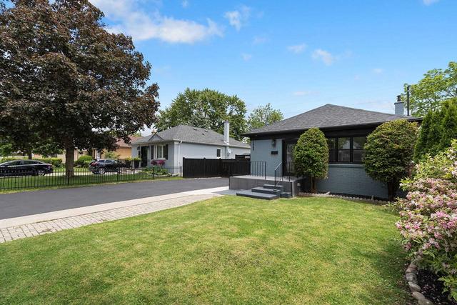 1345 Augustine Dr, House detached with 3 bedrooms, 3 bathrooms and 6 parking in Burlington ON | Image 12