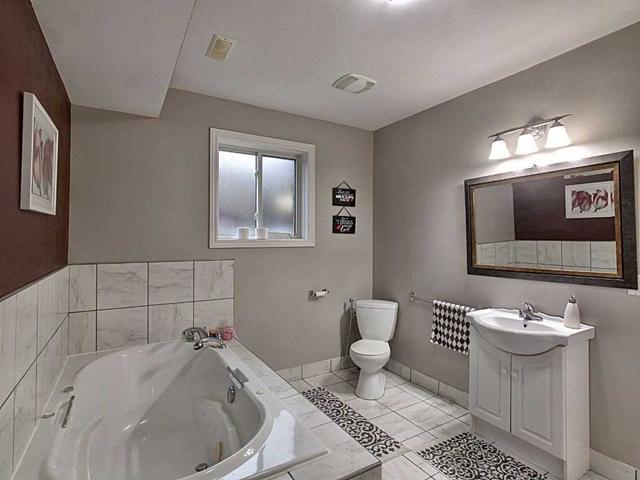 8480 Glavcic Dr, House detached with 3 bedrooms, 2 bathrooms and 8 parking in Niagara Falls ON | Image 3