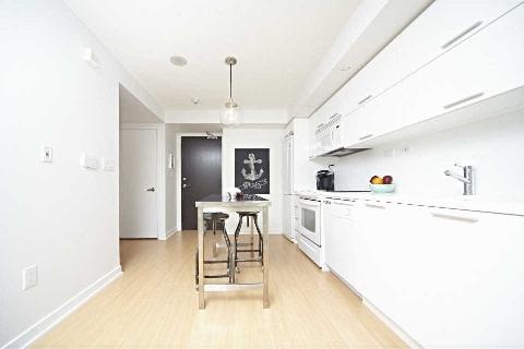 901 - 25 Capreol Crt, Condo with 1 bedrooms, 1 bathrooms and 1 parking in Toronto ON | Image 5