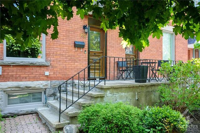 68 Fourth Avenue, Townhouse with 3 bedrooms, 2 bathrooms and 2 parking in Ottawa ON | Image 2
