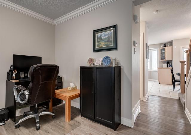 186 Cedarwood Lane Sw, Home with 3 bedrooms, 2 bathrooms and 2 parking in Calgary AB | Image 4