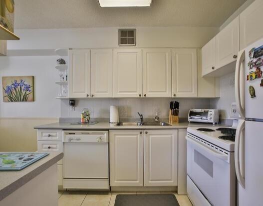 306 - 260 Scarlett Rd, Condo with 1 bedrooms, 1 bathrooms and 1 parking in Toronto ON | Image 7