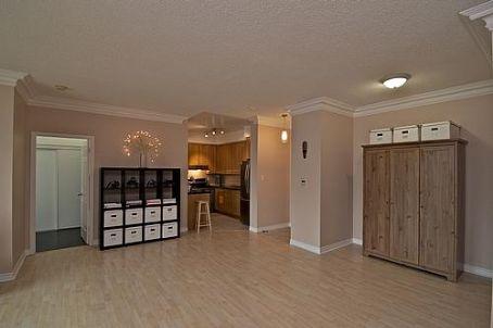 lph05 - 7 Lorraine Dr, Condo with 3 bedrooms, 2 bathrooms and 1 parking in Toronto ON | Image 4