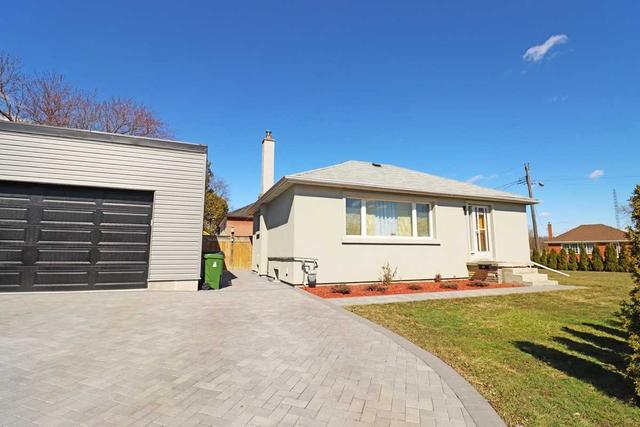 42 Boem Ave, House detached with 2 bedrooms, 2 bathrooms and 5 parking in Toronto ON | Image 1